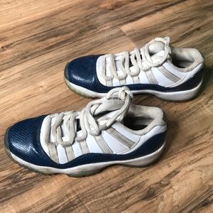 Nike Air Jordan 11 Low Retro blue snakeskin size youth 4.5